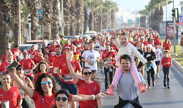 Karşıyaka Belediyesi’nin geleneksel hale getirdiği “Ata’dan Ana’ya Saygı Koşusu”, 30’uncu