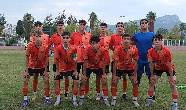 Kemer Belediye Merkez Spor U16 takımı, Kemer'de ağırladığı Park Antalya