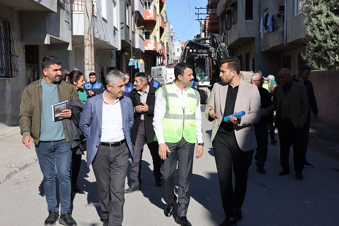 Akdeniz Belediyesi, Şevket Sümer Mahallesi’nin 8 ayrı sokağında kaldırım, kilit