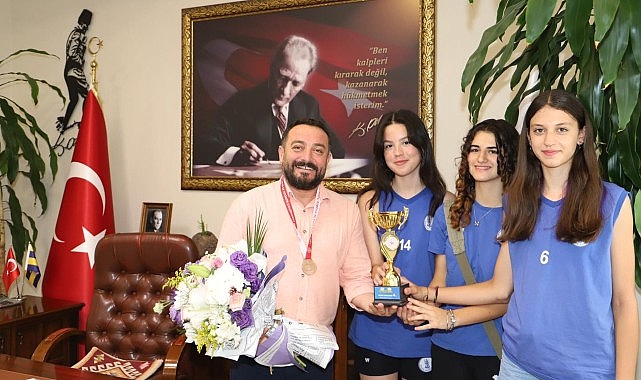 Ödemiş Belediye Spor Kız Voleybol Takımı sporcularından Almira Ağduk 