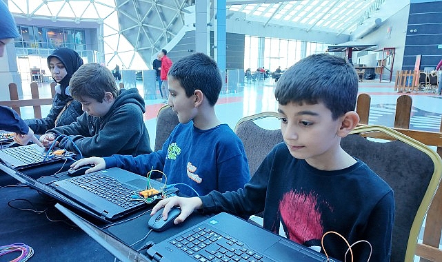 Konya Büyükşehir Belediyesi bünyesinde hizmet veren Konya Bilim Merkezi’nde ara