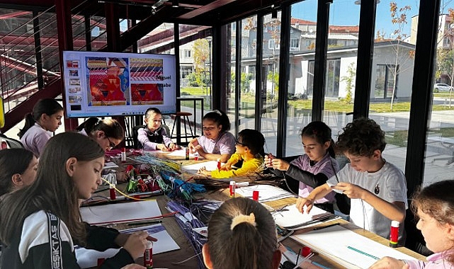 Pancar Deposu’nda düzenlenen Sanat ve Tasarım Atölyesi’nde bu defa kağıt