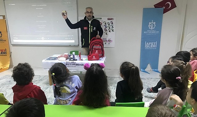 Afetlere hazır bir toplum inşa etmeyi amaçlayan Kocaeli Büyükşehir Belediyesi,