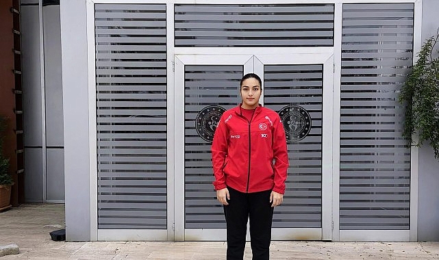 Nevşehir Belediyesi Spor kulübü Sutopu Takımı’nın milli sporcusu Betül Berra