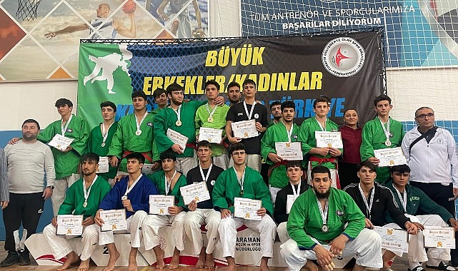 Karaman’da düzenlenen Kuraş Büyük Kadınlar ve Erkekler Takım Müsabakaları’nda mücadele