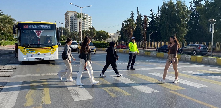MERSİN’DE TRAFİKTE FARKINDALIK ÇALIŞMASI Mersin Emniyet Müdürlüğü Trafik Denetleme Şube