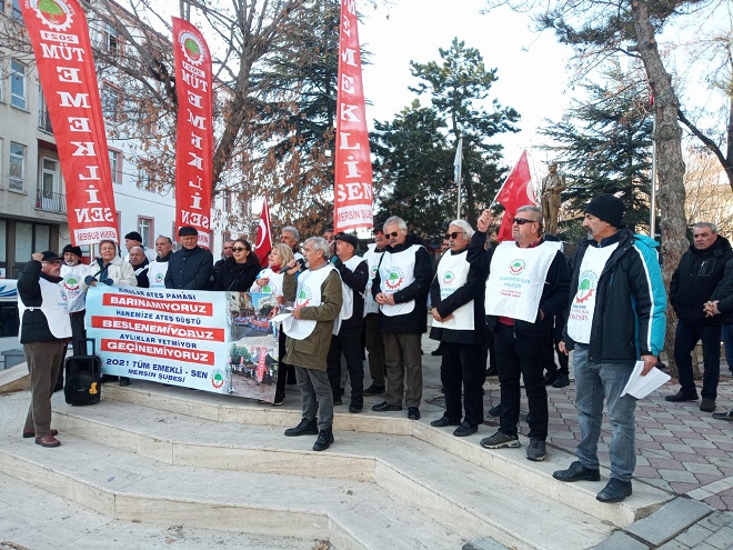 Tüm Emekli-Sen Mersin Şubesi üyeleri, Mersin’den başlattıkları hak arayış yürüyüşünü