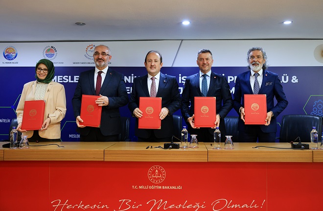 Mersin, bir taraftan ahlaklı kültürlü, çağın gerektirdiği dijital yetkinliğe sahip