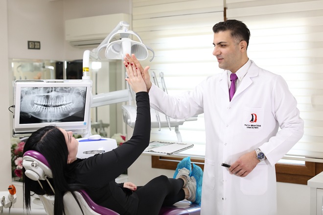 Uzman Diş Hekimi ve Ağız Diş Çene Cerrahı Prof. Dr.