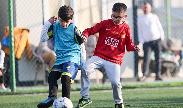 Buca Belediyesi’nin kış spor kursları büyük ilgi gördü.