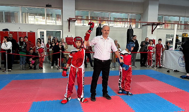 Canikli sporcular, Taekwondo ve Kick Boks il seçmelerinde madalyaları sildi,