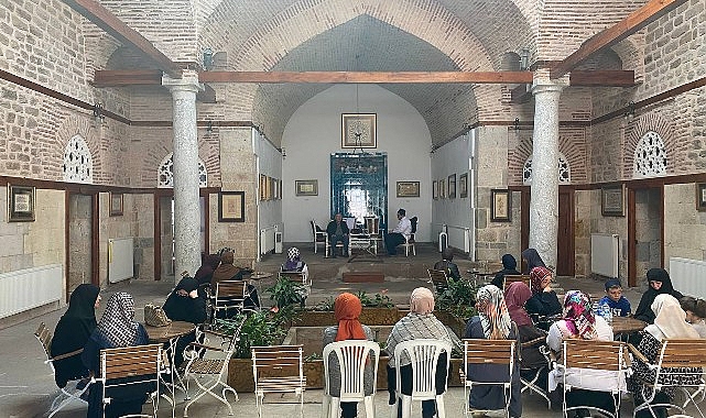 Konya Büyükşehir Belediyesi Meslek Edindirme Kursları (KOMEK) bünyesinde hizmet veren