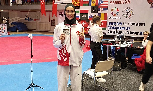 Dokuz Eylül Üniversitesi öğrencisi Hayrunnisa İzmir, 24.