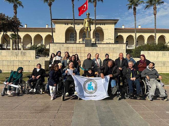 Türkiye Sakatlar Derneği Mersin Şubesi Başkanı Gülcihan Ekinci, engellilerin yıllardır