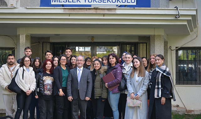 Ege Üniversitesi (EÜ) Emel Akın Meslek Yüksekokulunda, Dr.
