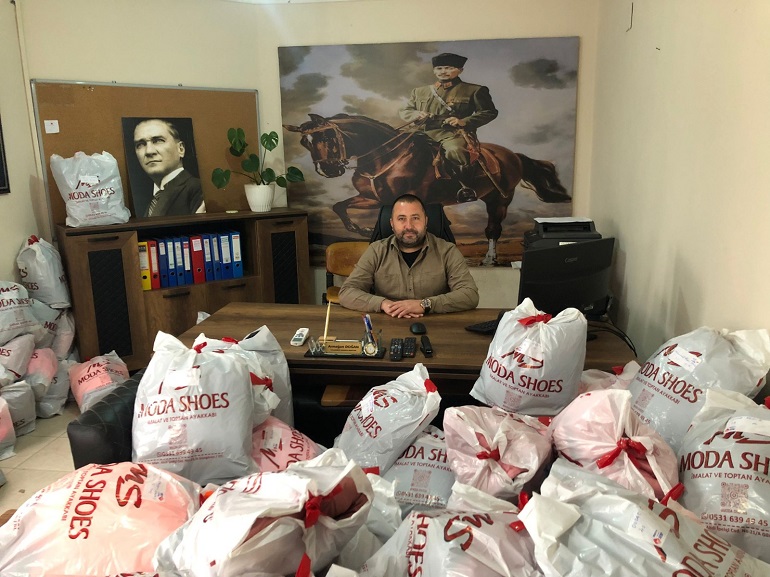 Mersin’in Toroslar ilçesine bağlı Dalakderesi köyünde yaşayan öğrenciler, hayırsever iş