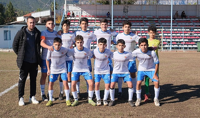Kemer Belediye Merkez Spor U14 takımı, sahasında ağırladığı Kepez Spor