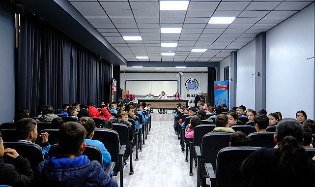 Konya Büyükşehir Belediyesi Çocuk Meclisi, ilçe ziyaretleriyle öğrencilerle buluşuyor.