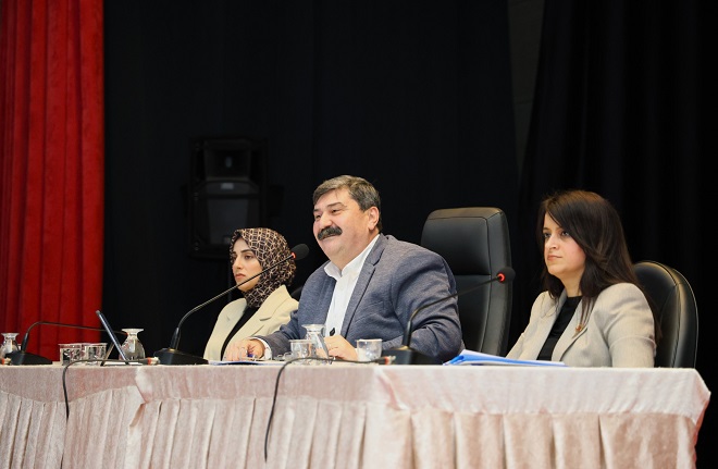 Toroslar Belediye Başkanı Abdurrahman Yıldız, belediyedeki bazı personelin sürekli rapor