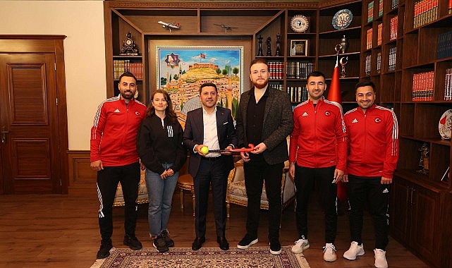 Türkiye Erkekler Hokey Süper Ligi'nde şampiyonluk için çaba harcayan Nizip