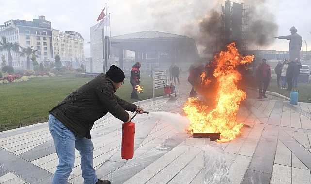  Osmangazi Belediyesi, gerçekleştirdiği tatbikatlarla oluşabilecek deprem ve yangınlara karşı personelin