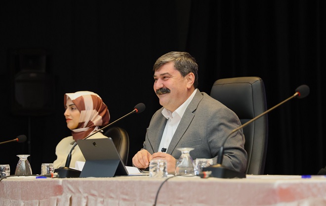Toroslar Belediye Başkanı Abdurrahman Yıldız, belediye meclis toplantısında ilçedeki kreş