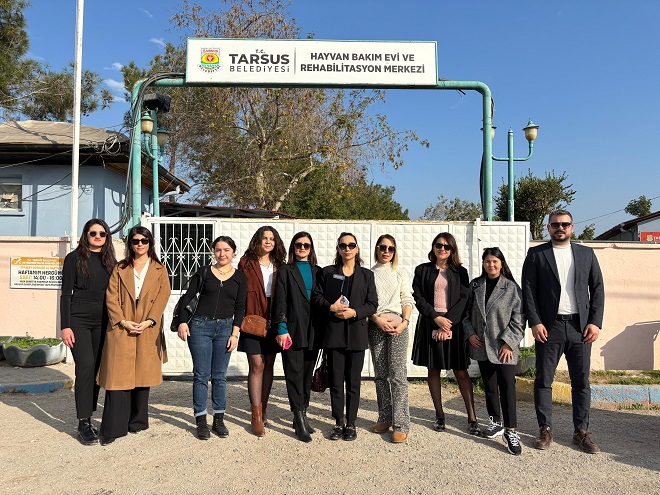 Mersin Barosu yönetim kurulu üyeleri Av. Çiğdem Ataş Erçolak ve