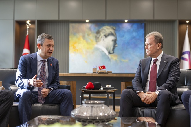 Cumhuriyet Halk Partisi (CHP) Genel Başkanı Özgür Özel, Mersin Büyükşehir