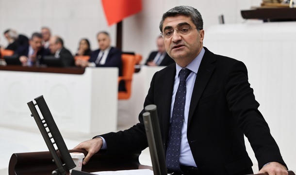 DEVA Partisi Genel Başkan Yardımcısı Mehmet Emin Ekmen, eğitim kurumlarında