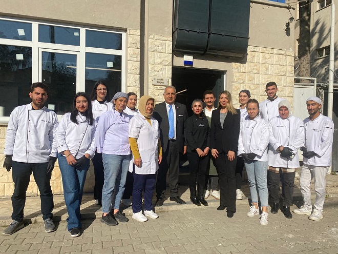 Mersin Halk Eğitim Merkezi’nde aşçılık ve pastacılık alanında usta öğretici