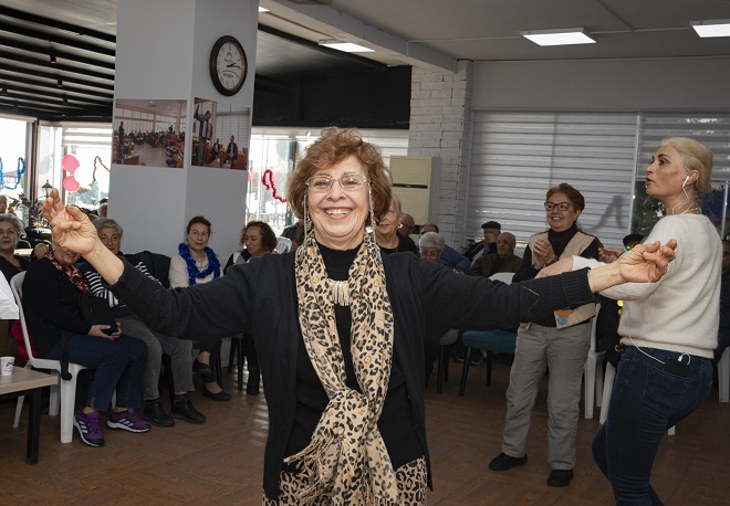 Mersin Büyükşehir Belediyesi; yeni yıl ruhunu kente yansıtırken, keyifli etkinliklerle