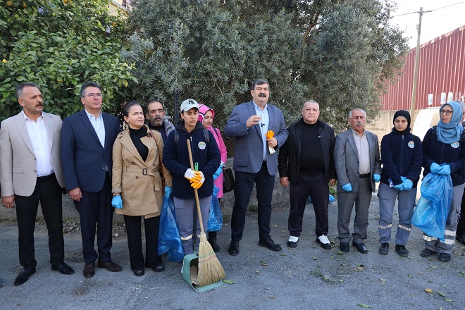 Toroslar Belediyesi, temizlik bilincini artırmak ve mahallelerin daha yaşanabilir hale