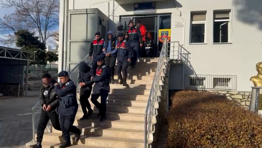Mersin İl Jandarma Komutanlığı ekipleri uyuşturucu madde ticareti yapan şahıslara
