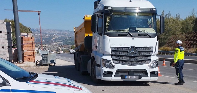 Mersin İl Jandarma Komutanlığı Trafik Jandarması vatandaşlarımızın güvenli bir şekilde