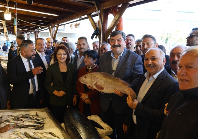 Toroslar Belediyesi, ilçenin ilk balık pazarını kendi olanaklarıyla yaparak hizmete
