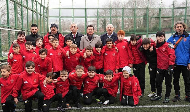 Osmangazi Belediye Başkanı Erkan Aydın, Hüdavendigar Dikkaldırım Osmangazi Spor Kulübü’nü