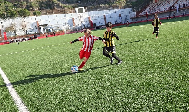 Bayraklı Belediyesi, ilçedeki amatör spor kulüpleri arasında düzenlenen U-10 Cup