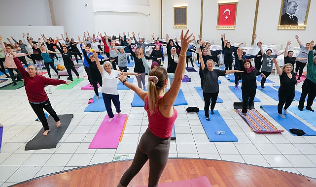 Buca Belediyesi’nin açtığı zumba, pilates ve yoga kurslarına ilçede oturan