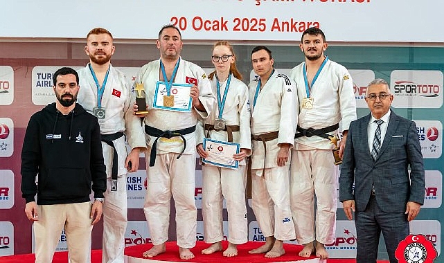 İzmir Büyükşehir Belediyesi Spor Kulübü, “Büyükler” ve “Görme ve İşitme