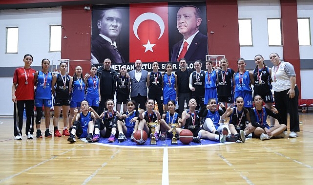 Samsun U14 Kız Basketbol Şampiyonası'nda yer aldığı iki takımla adını