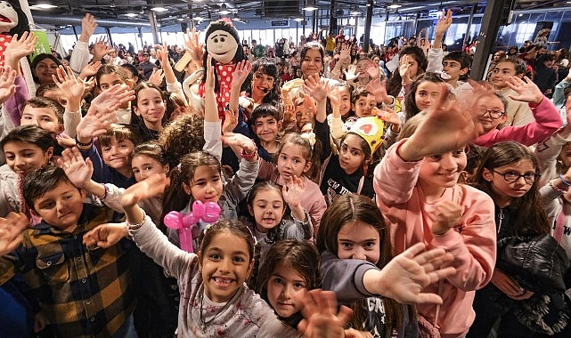 Büyükşehir’in Kocaeli Bilim Merkezi’nde organize ettiği “Okula Bi’ Ara” etkinliğinde