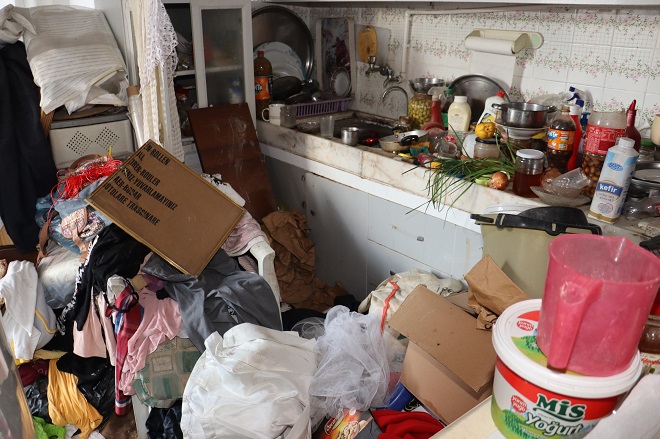 Mersin’in merkez ilçe Toroslar Belediyesi, yaşlı bir vatandaşın kaldığı evden