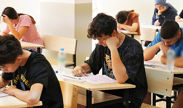 Keçiören Belediyesi tarafından LGS’ye hazırlanan 8'inci sınıf öğrencileri ile YSK’ye