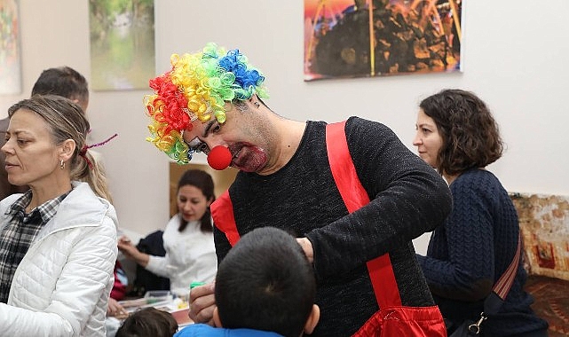 Edremit Belediyesi, yarıyıl tatiline giren miniklere karne hediyesi olarak düzenlediği