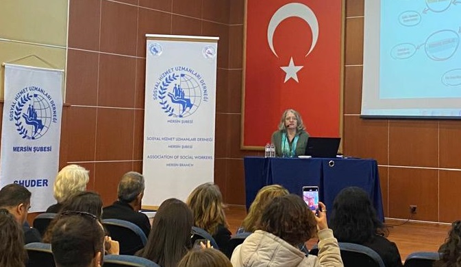 Sosyal Hizmet Uzmanları Derneği (SHUDER) tarafından Mersin’de düzenlenen seminerde, Derin