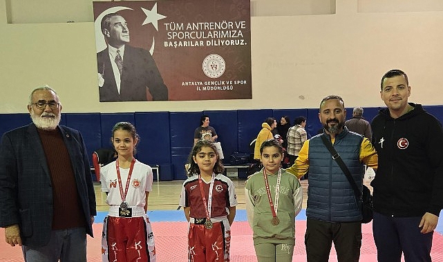 Kemer Belediyesi Kick Boks sporcuları, Antrenör Volkan Kaplan yönetiminde Okul