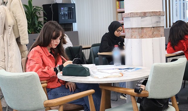 Kocaeli Büyükşehir Belediyesi’nin Halkevi Gençlik Merkezi’nde hayata geçirdiği Zübeyde Hanım