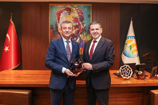 Cumhuriyet Halk Partisi Genel Başkanı Özgür Özel, Mersin ziyareti kapsamında