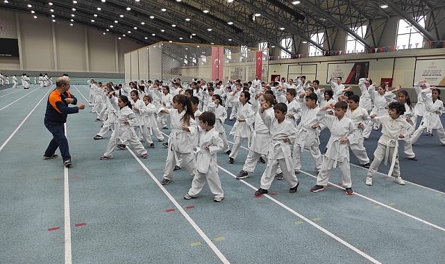 Osmangazi Belediye Spor Kulübü tarafından genç sporcuların teknik ve taktik