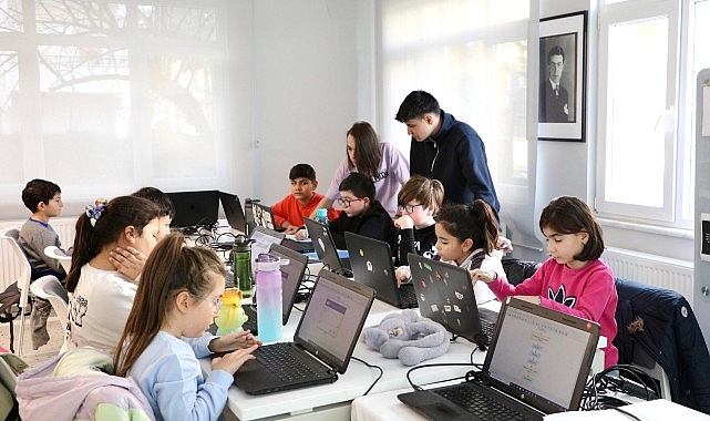 Mudanya Belediyesi, geleceğin dili olarak adlandırılan Robotik Kodlama Atölyeleri ile